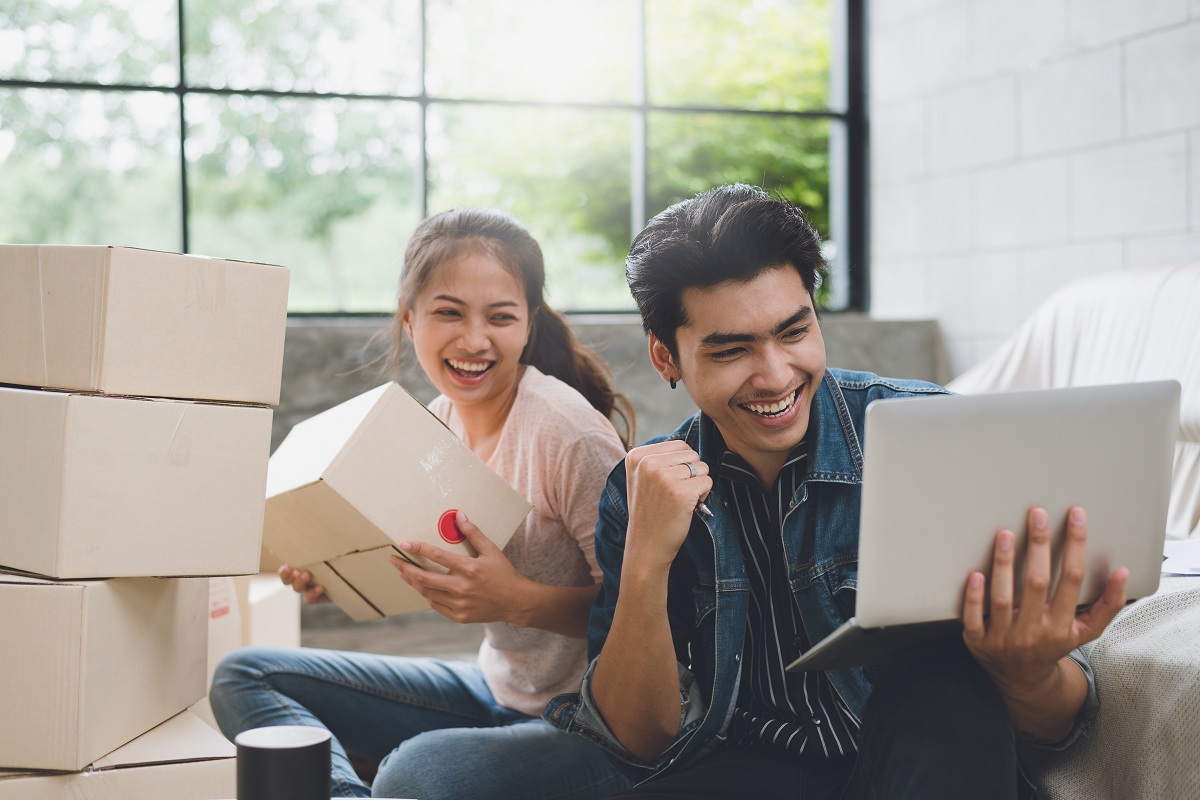 couple with online business